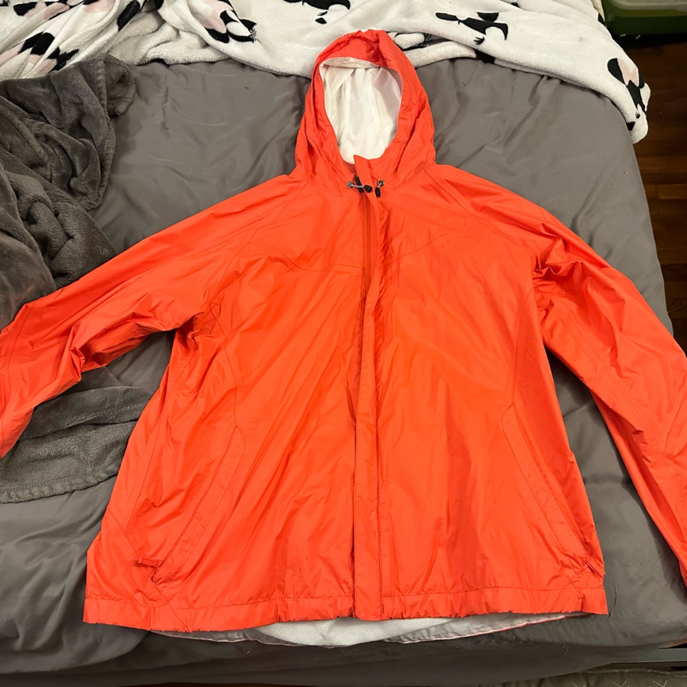 Koppen size XL women’s rain coat in salmon/coral